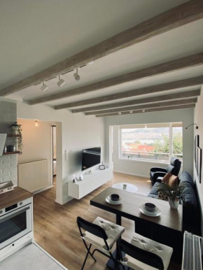 Frontie's calm lake home